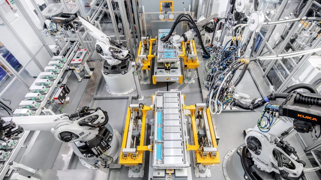 Sustainability is becoming increasingly important in battery production, and KUKA is taking up the challenge. They support this with robot models and customer-specific automation concepts.